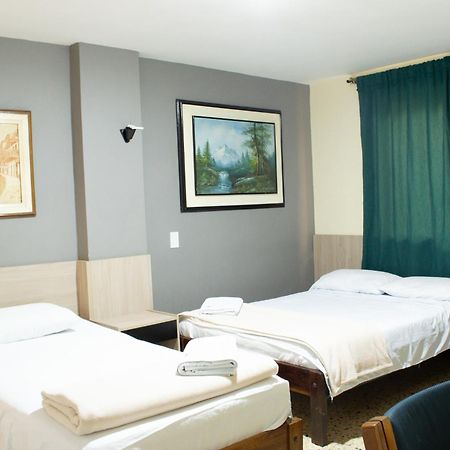 Hotel Caldas Plaza Екстериор снимка