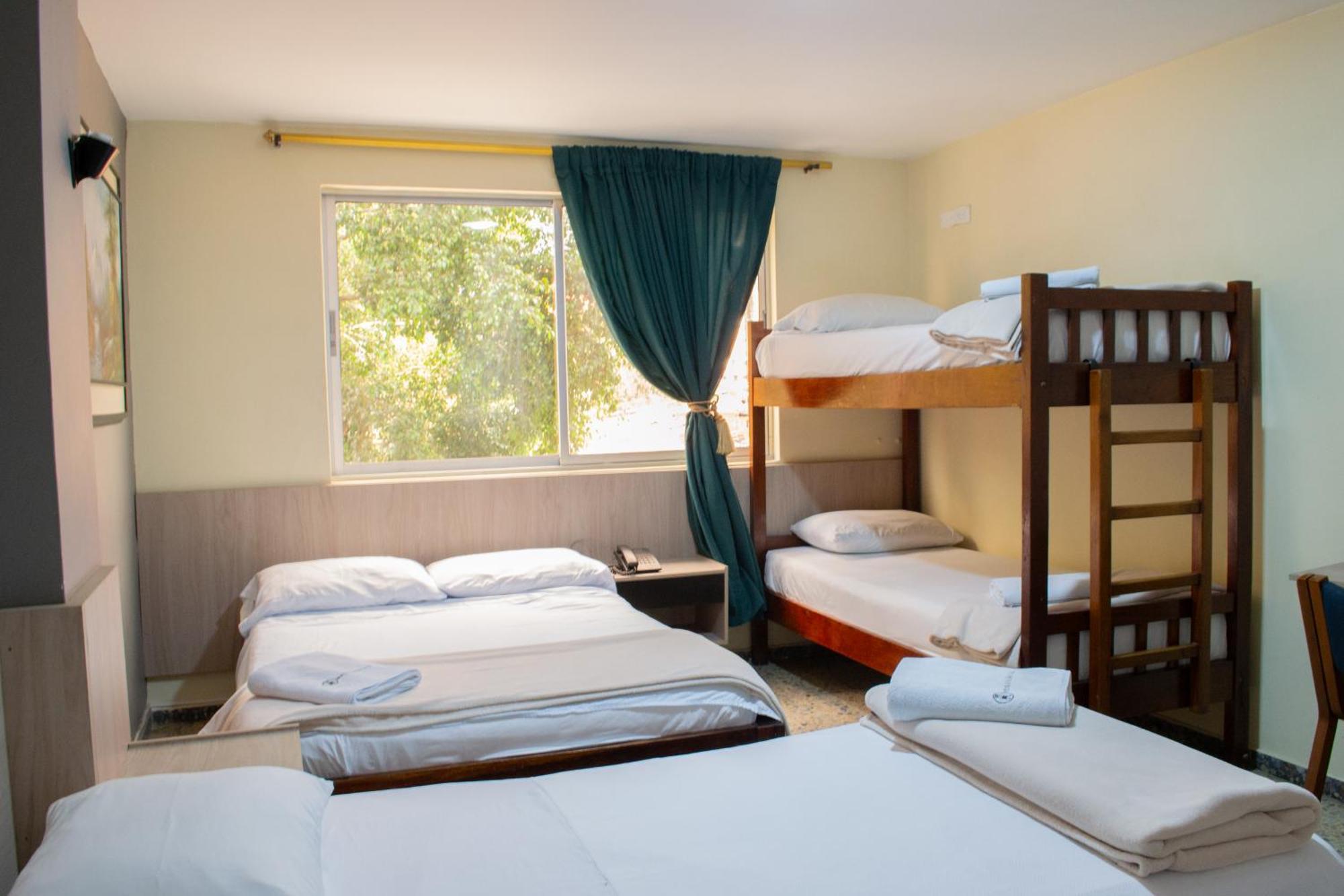 Hotel Caldas Plaza Екстериор снимка